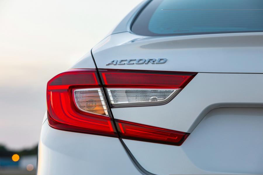 Детали экстерьера Honda Accord Touring Hybrid 2017 года  (NA) (фото 120 из 170)